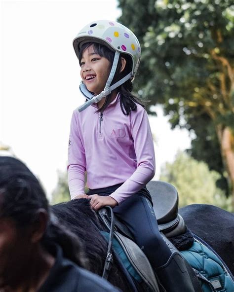 Skilled riding : r/WatchHerSquat .